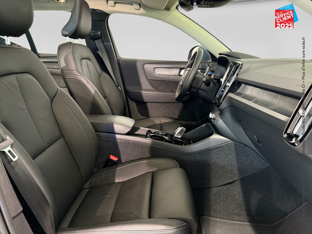 Véhicule d'occasion VOLVO XC40 T4 RECHARGE 129 + 82CH INSCRIPTION LUXE DCT 7 TPANO GPS CAMERA HKARDON chez Toyota Thionville