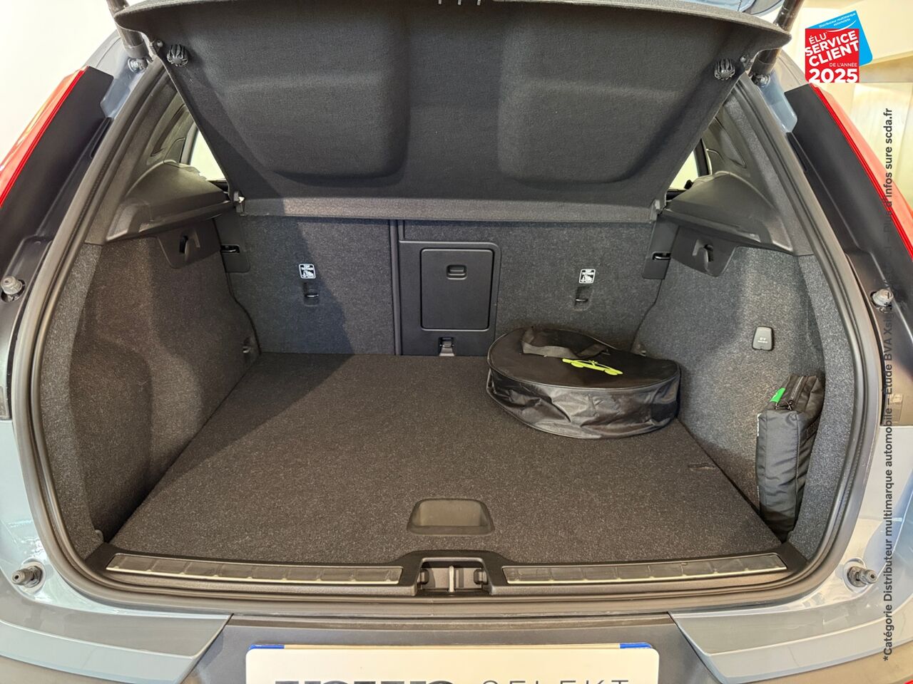 Véhicule d'occasion VOLVO XC40 T4 RECHARGE 129 + 82CH INSCRIPTION LUXE DCT 7 TPANO GPS CAMERA HKARDON chez Toyota Thionville
