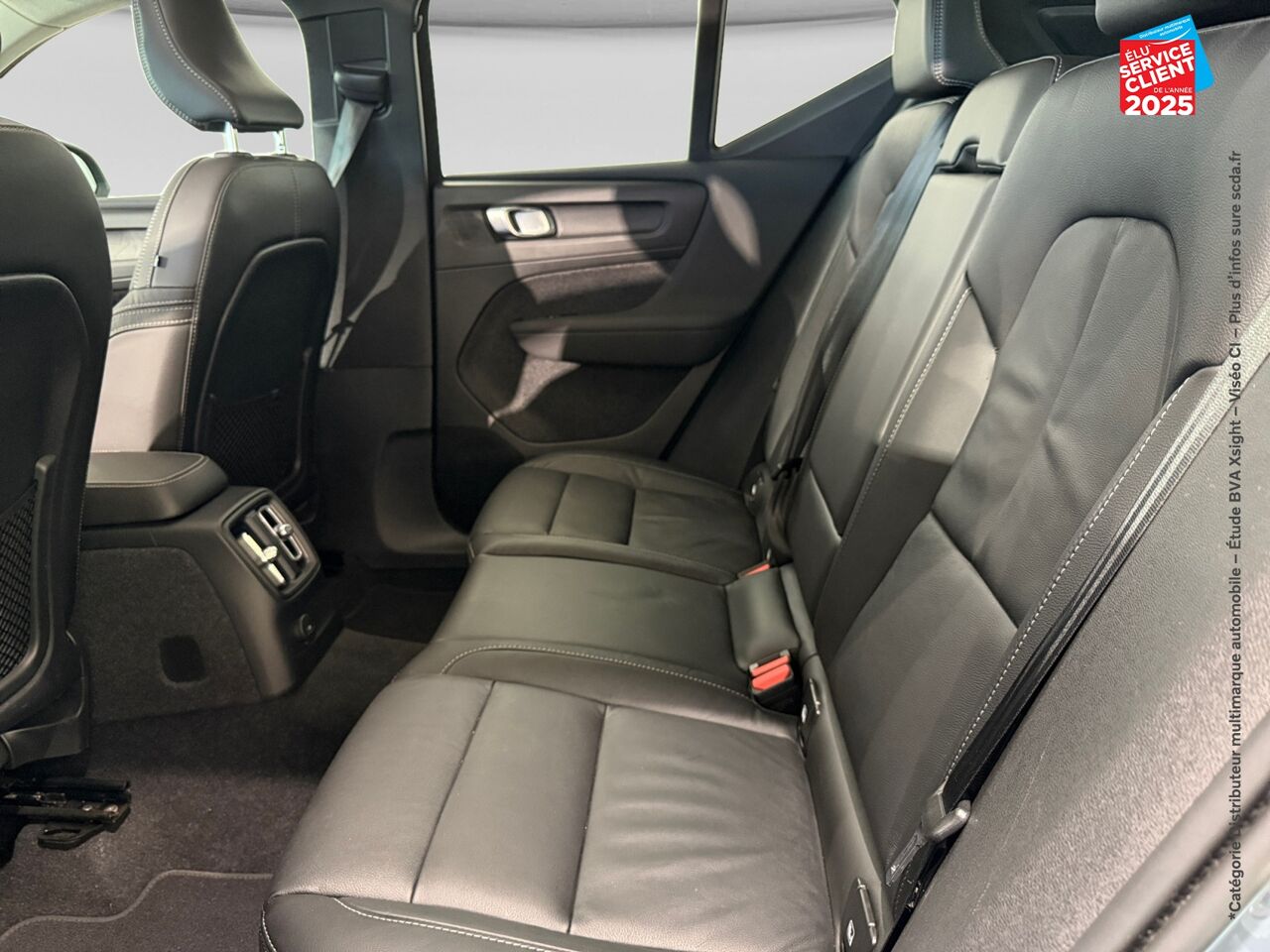 Véhicule d'occasion VOLVO XC40 T4 RECHARGE 129 + 82CH INSCRIPTION LUXE DCT 7 TPANO GPS CAMERA HKARDON chez Toyota Thionville