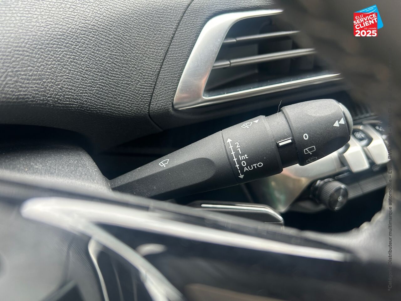 Véhicule d'occasion PEUGEOT 3008 1.2 PURETECH 130CH SS ACTIVE chez Toyota Saint Dizier