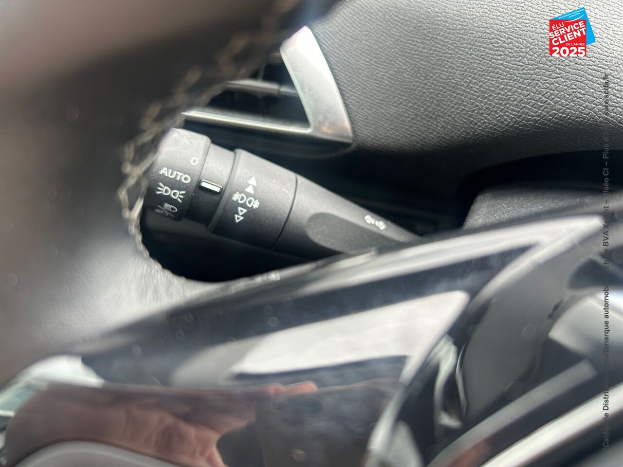Véhicule d'occasion PEUGEOT 3008 1.2 PURETECH 130CH SS ACTIVE chez Toyota Saint Dizier
