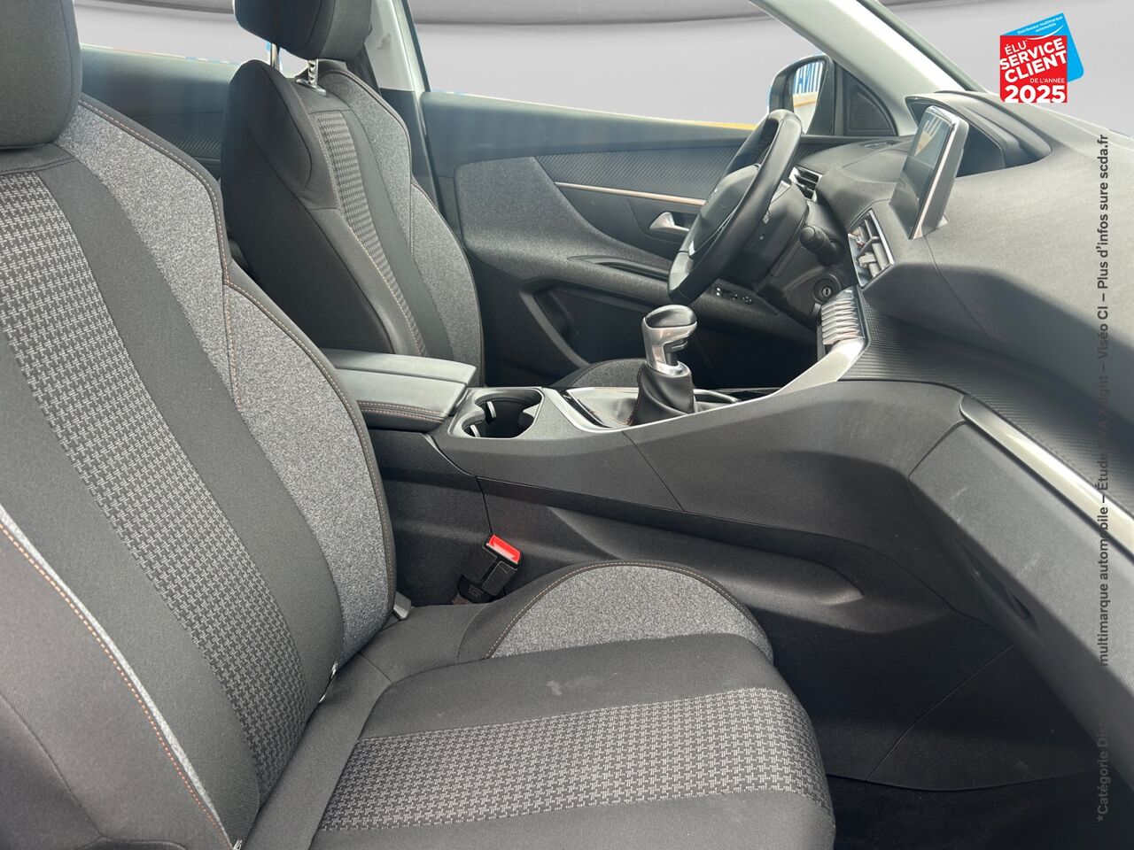 Véhicule d'occasion PEUGEOT 3008 1.2 PURETECH 130CH SS ACTIVE chez Toyota Saint Dizier