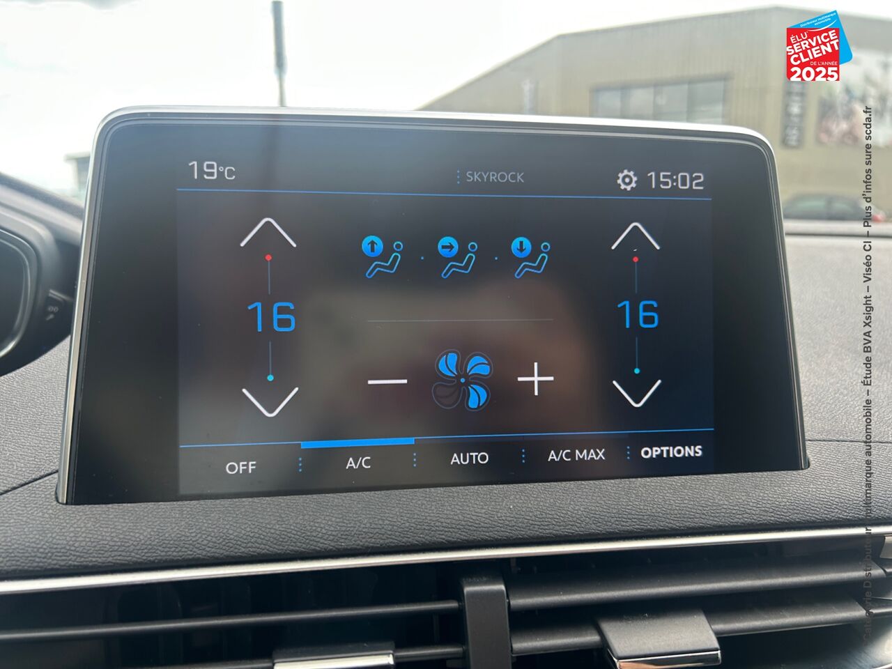 Véhicule d'occasion PEUGEOT 3008 1.2 PURETECH 130CH SS ACTIVE chez Toyota Saint Dizier