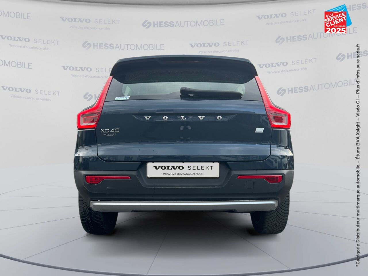 Véhicule d'occasion VOLVO XC40 T4 RECHARGE 129 + 82CH INSCRIPTION LUXE DCT 7 TOUVRANT SIEGES CHAUF/CUIR VOLANT CHAUF CAMERA CA chez Volvo Epernay