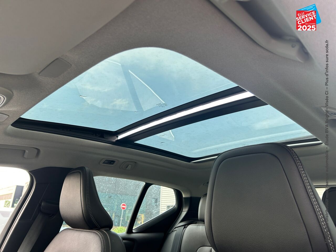 Véhicule d'occasion VOLVO XC40 T4 RECHARGE 129 + 82CH INSCRIPTION LUXE DCT 7 TOUVRANT SIEGES CHAUF/CUIR VOLANT CHAUF CAMERA CA chez Volvo Epernay