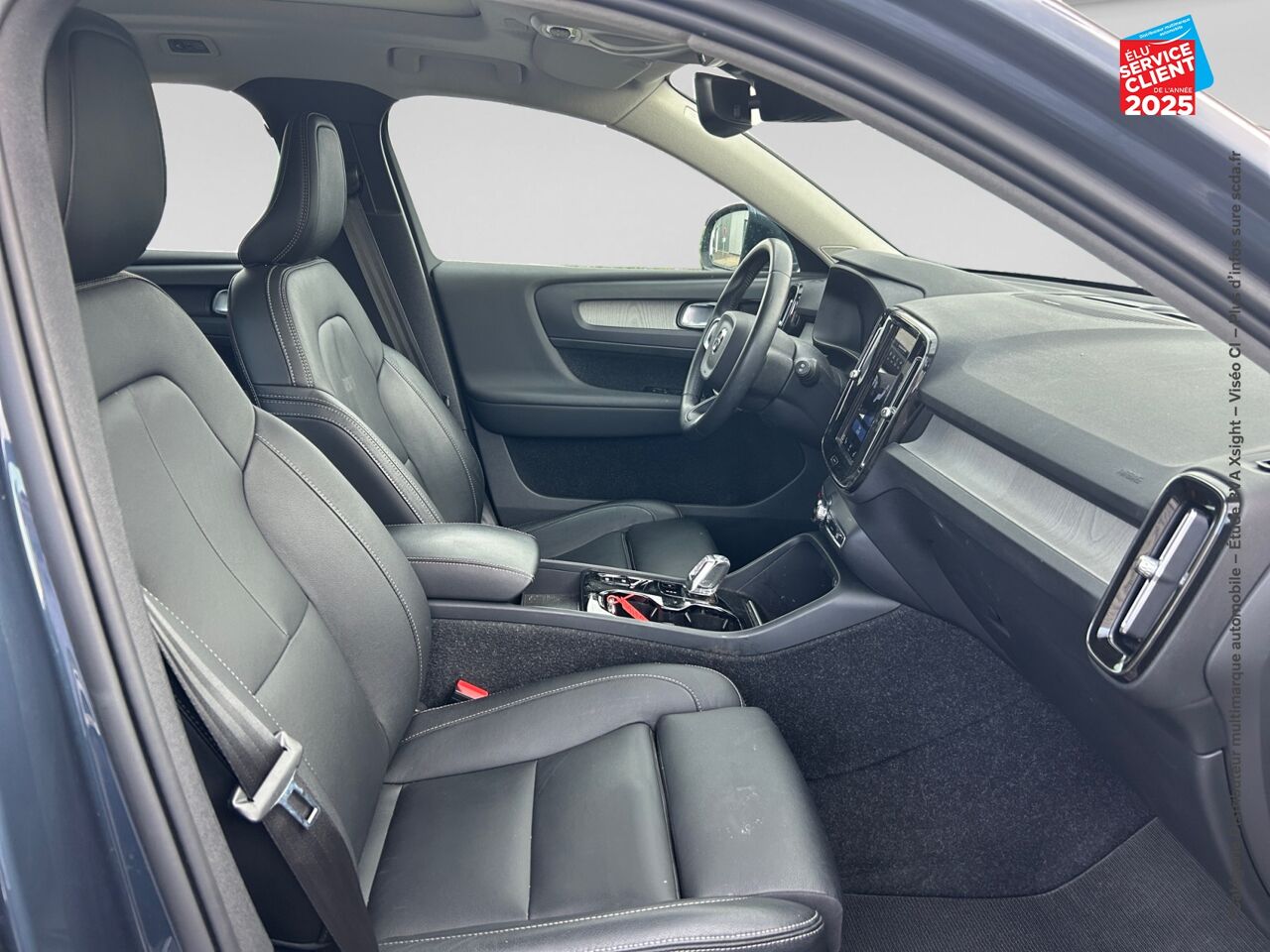 Véhicule d'occasion VOLVO XC40 T4 RECHARGE 129 + 82CH INSCRIPTION LUXE DCT 7 TOUVRANT SIEGES CHAUF/CUIR VOLANT CHAUF CAMERA CA chez Volvo Epernay