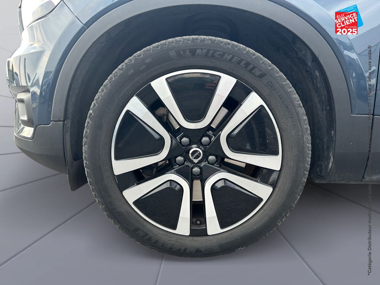 Véhicule d'occasion VOLVO XC40 T4 RECHARGE 129 + 82CH INSCRIPTION LUXE DCT 7 TOUVRANT SIEGES CHAUF/CUIR VOLANT CHAUF CAMERA CA chez Volvo Epernay