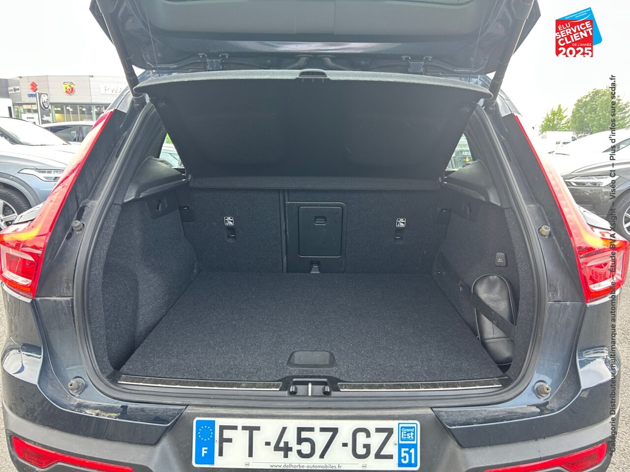 Véhicule d'occasion VOLVO XC40 T4 RECHARGE 129 + 82CH INSCRIPTION LUXE DCT 7 TOUVRANT SIEGES CHAUF/CUIR VOLANT CHAUF CAMERA CA chez Volvo Epernay