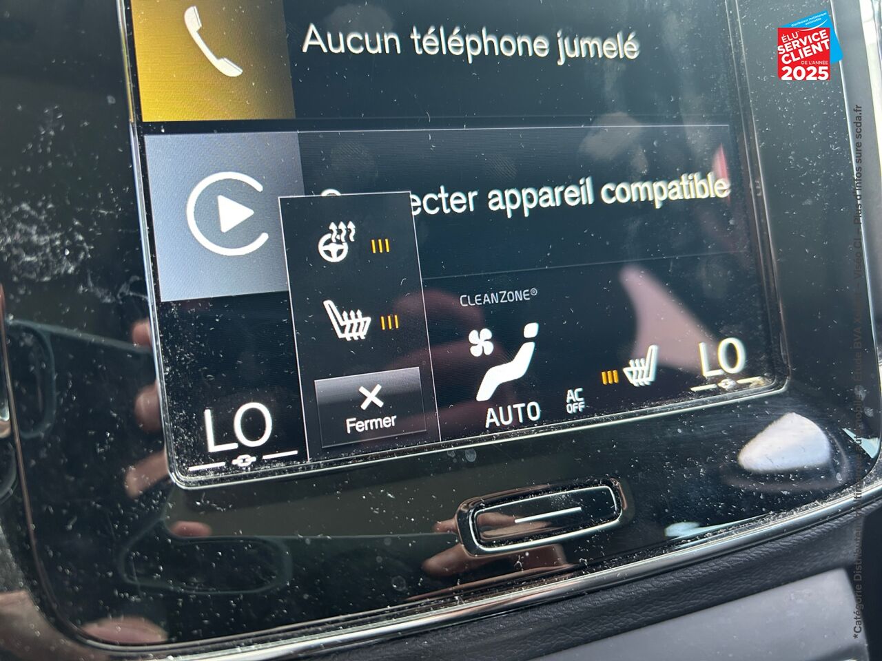 Véhicule d'occasion VOLVO XC40 T4 RECHARGE 129 + 82CH INSCRIPTION LUXE DCT 7 TOUVRANT SIEGES CHAUF/CUIR VOLANT CHAUF CAMERA CA chez Volvo Epernay
