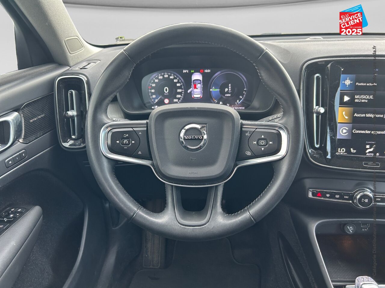 Véhicule d'occasion VOLVO XC40 T4 RECHARGE 129 + 82CH INSCRIPTION LUXE DCT 7 TOUVRANT SIEGES CHAUF/CUIR VOLANT CHAUF CAMERA CA chez Volvo Epernay