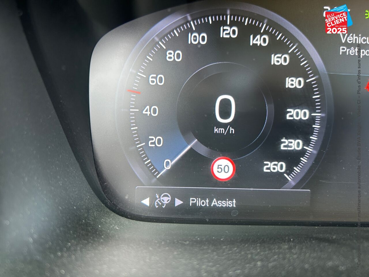 Véhicule d'occasion VOLVO XC40 T4 RECHARGE 129 + 82CH INSCRIPTION LUXE DCT 7 TOUVRANT SIEGES CHAUF/CUIR VOLANT CHAUF CAMERA CA chez Volvo Epernay