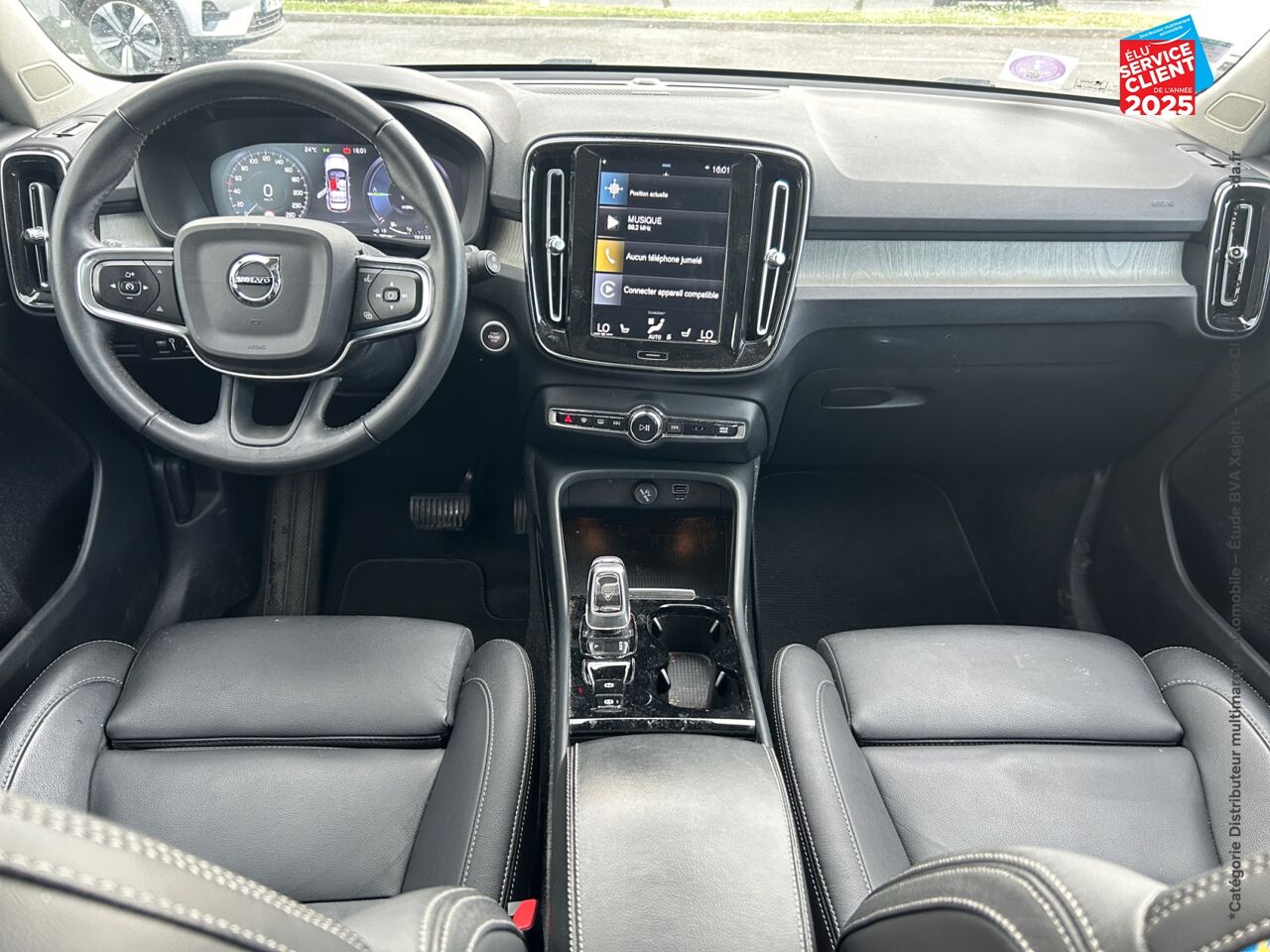 Véhicule d'occasion VOLVO XC40 T4 RECHARGE 129 + 82CH INSCRIPTION LUXE DCT 7 TOUVRANT SIEGES CHAUF/CUIR VOLANT CHAUF CAMERA CA chez Volvo Epernay