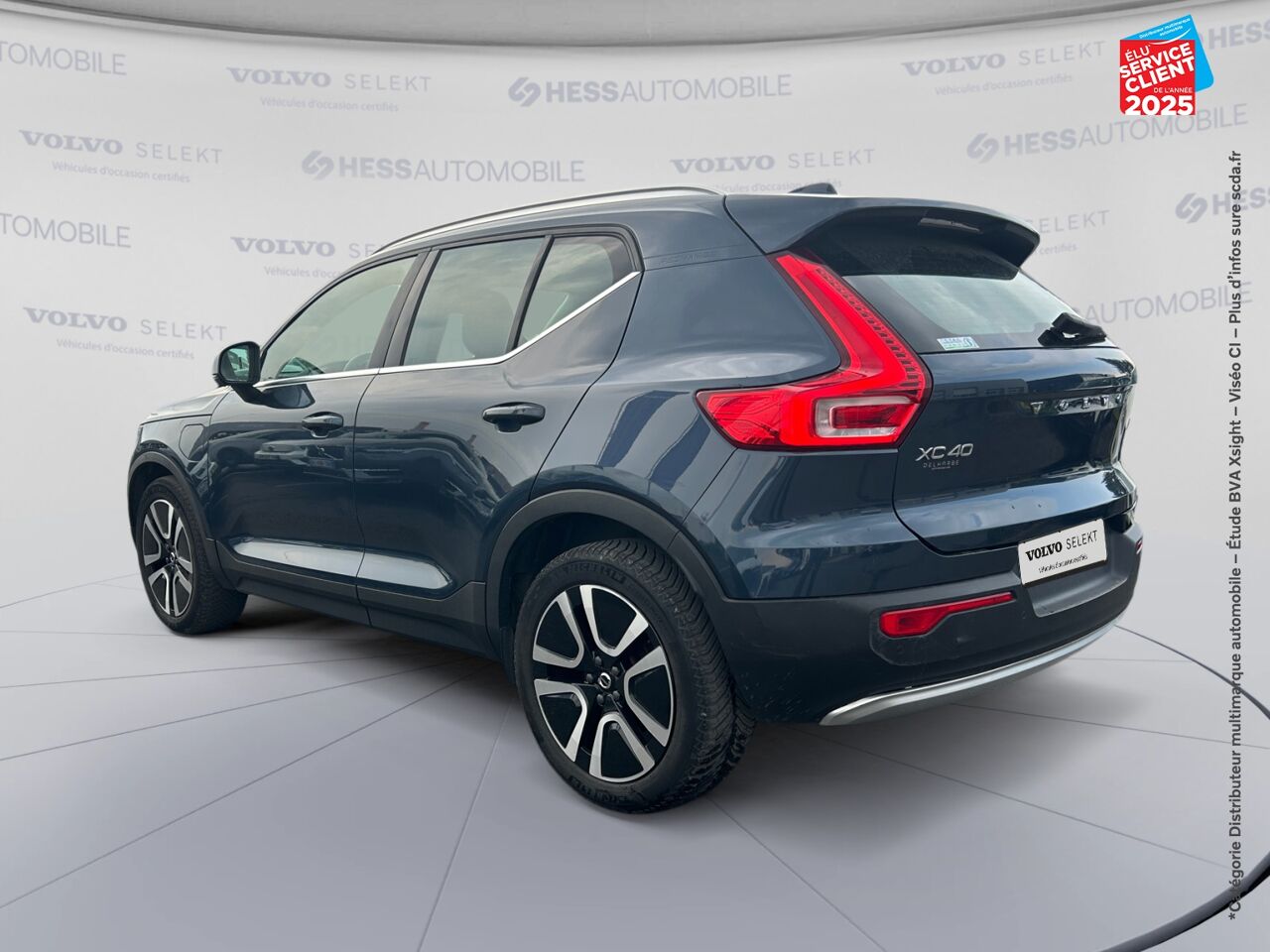 Véhicule d'occasion VOLVO XC40 T4 RECHARGE 129 + 82CH INSCRIPTION LUXE DCT 7 TOUVRANT SIEGES CHAUF/CUIR VOLANT CHAUF CAMERA CA chez Volvo Epernay