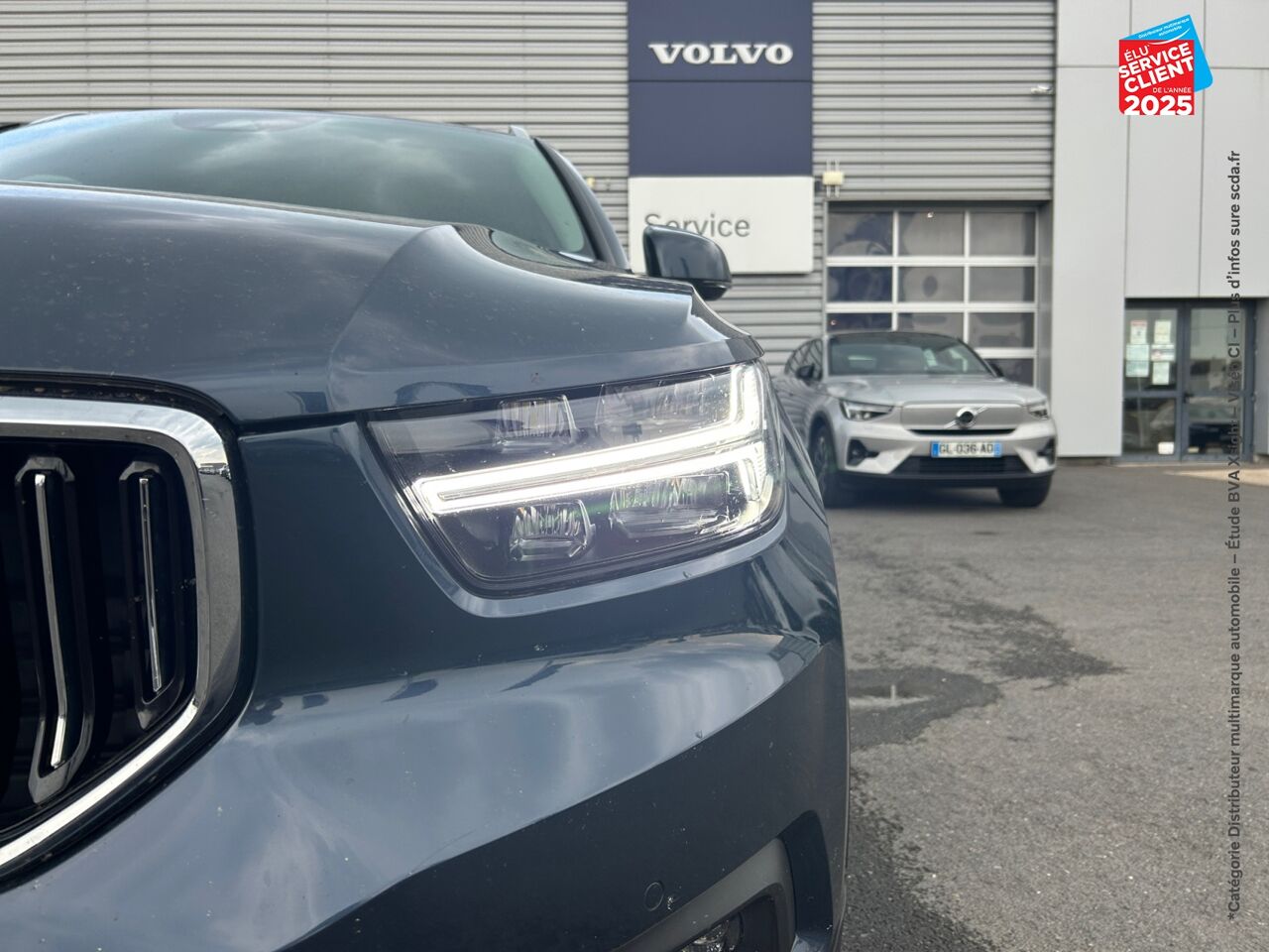 Véhicule d'occasion VOLVO XC40 T4 RECHARGE 129 + 82CH INSCRIPTION LUXE DCT 7 TOUVRANT SIEGES CHAUF/CUIR VOLANT CHAUF CAMERA CA chez Volvo Epernay