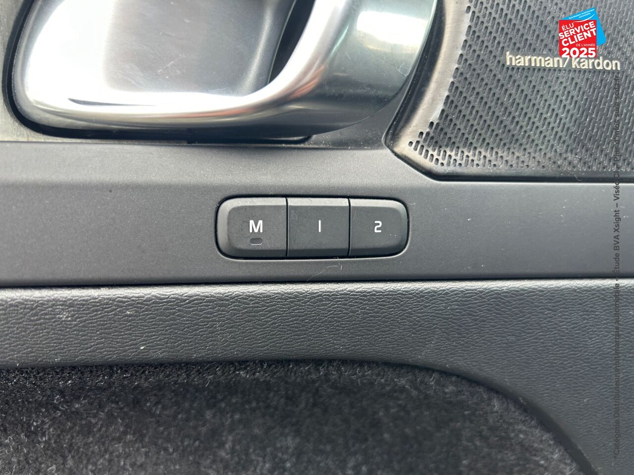 Véhicule d'occasion VOLVO XC40 T4 RECHARGE 129 + 82CH INSCRIPTION LUXE DCT 7 TOUVRANT SIEGES CHAUF/CUIR VOLANT CHAUF CAMERA CA chez Volvo Epernay