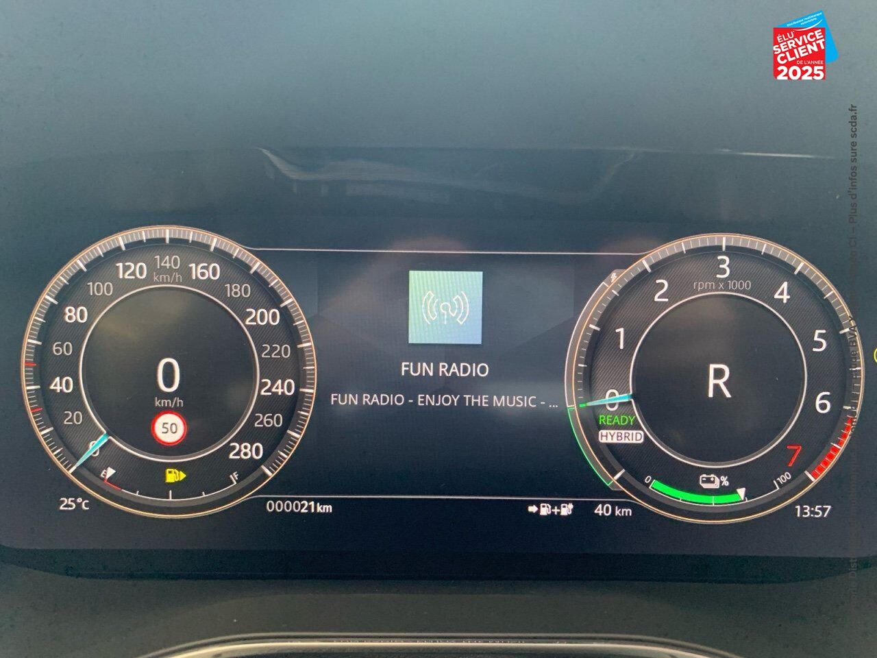 Véhicule d'occasion JAGUAR F-PACE P400E PLUG-IN-HYBRID R-DYNAMIC HSE BVA8 AWD chez Renault Colmar