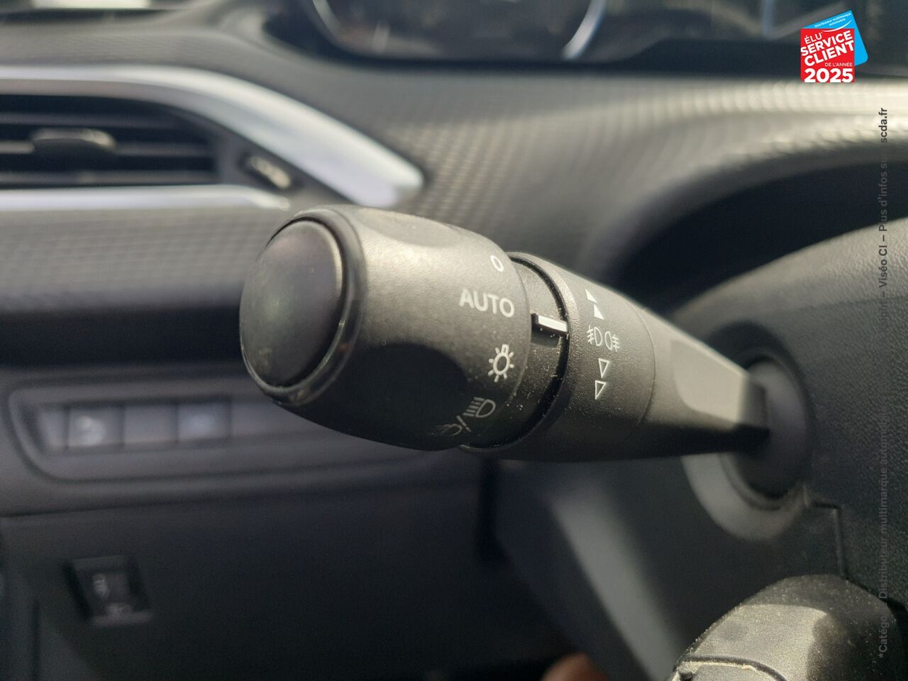 Véhicule d'occasion PEUGEOT 2008 1.2 PURETECH 110CH E6.C ALLURE SS EAT6 chez Renault Saint-Louis