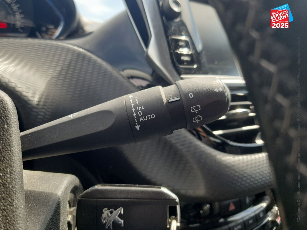 Véhicule d'occasion PEUGEOT 2008 1.2 PURETECH 110CH E6.C ALLURE SS EAT6 chez Renault Saint-Louis