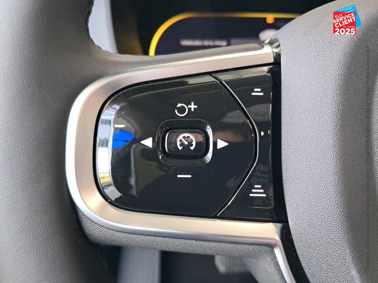 Véhicule d'occasion VOLVO XC60 T6 HYBRIDE RECHARGEABLE 253 + 145CH UTRA STYLE CHROME GEARTRONIC 8 AWD chez Renault Colmar
