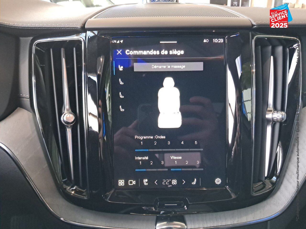 Véhicule d'occasion VOLVO XC60 T6 HYBRIDE RECHARGEABLE 253 + 145CH UTRA STYLE CHROME GEARTRONIC 8 AWD chez Renault Colmar