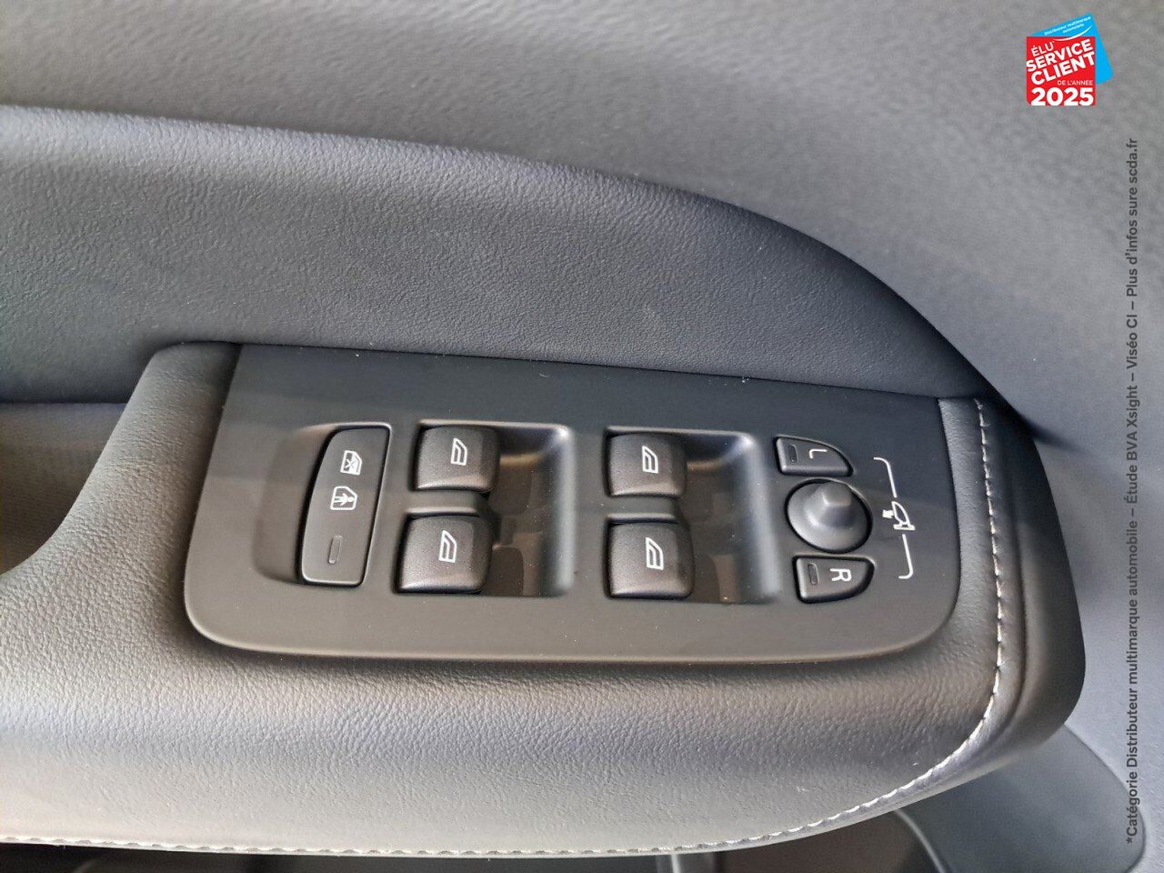 Véhicule d'occasion VOLVO XC60 T6 HYBRIDE RECHARGEABLE 253 + 145CH UTRA STYLE CHROME GEARTRONIC 8 AWD chez Renault Colmar