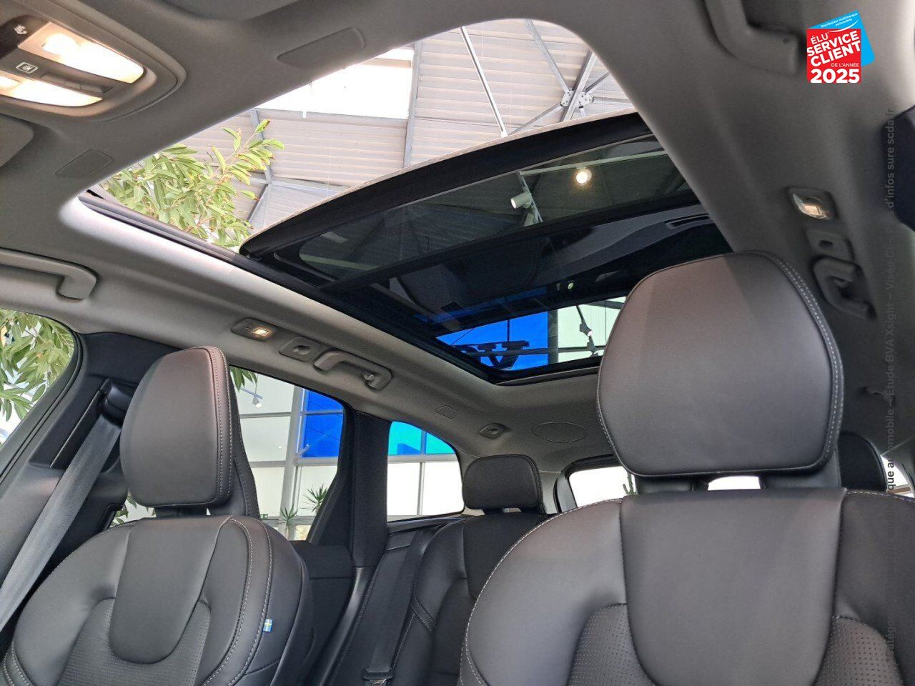 Véhicule d'occasion VOLVO XC60 T6 HYBRIDE RECHARGEABLE 253 + 145CH UTRA STYLE CHROME GEARTRONIC 8 AWD chez Renault Colmar