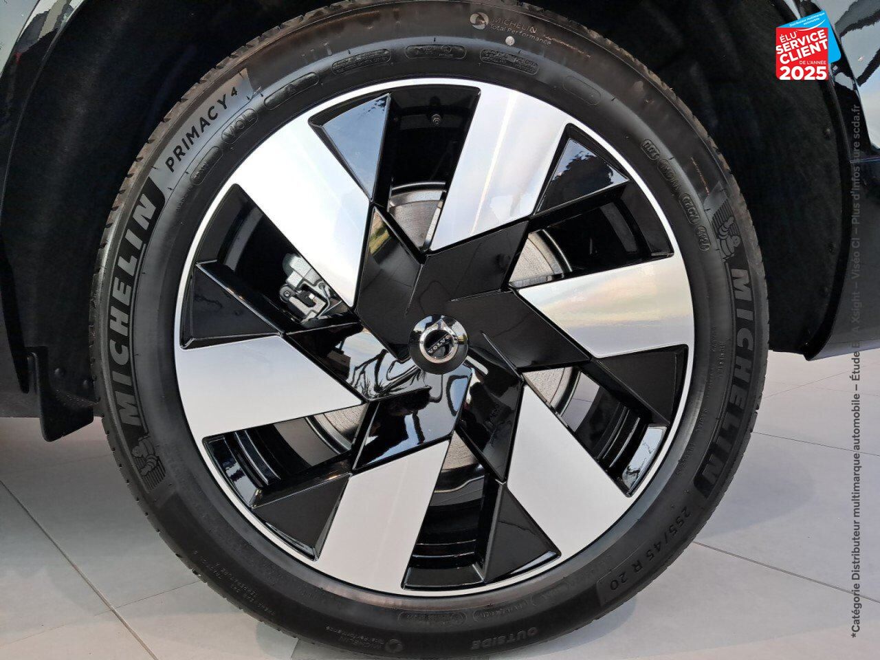 Véhicule d'occasion VOLVO XC60 T6 HYBRIDE RECHARGEABLE 253 + 145CH UTRA STYLE CHROME GEARTRONIC 8 AWD chez Renault Colmar