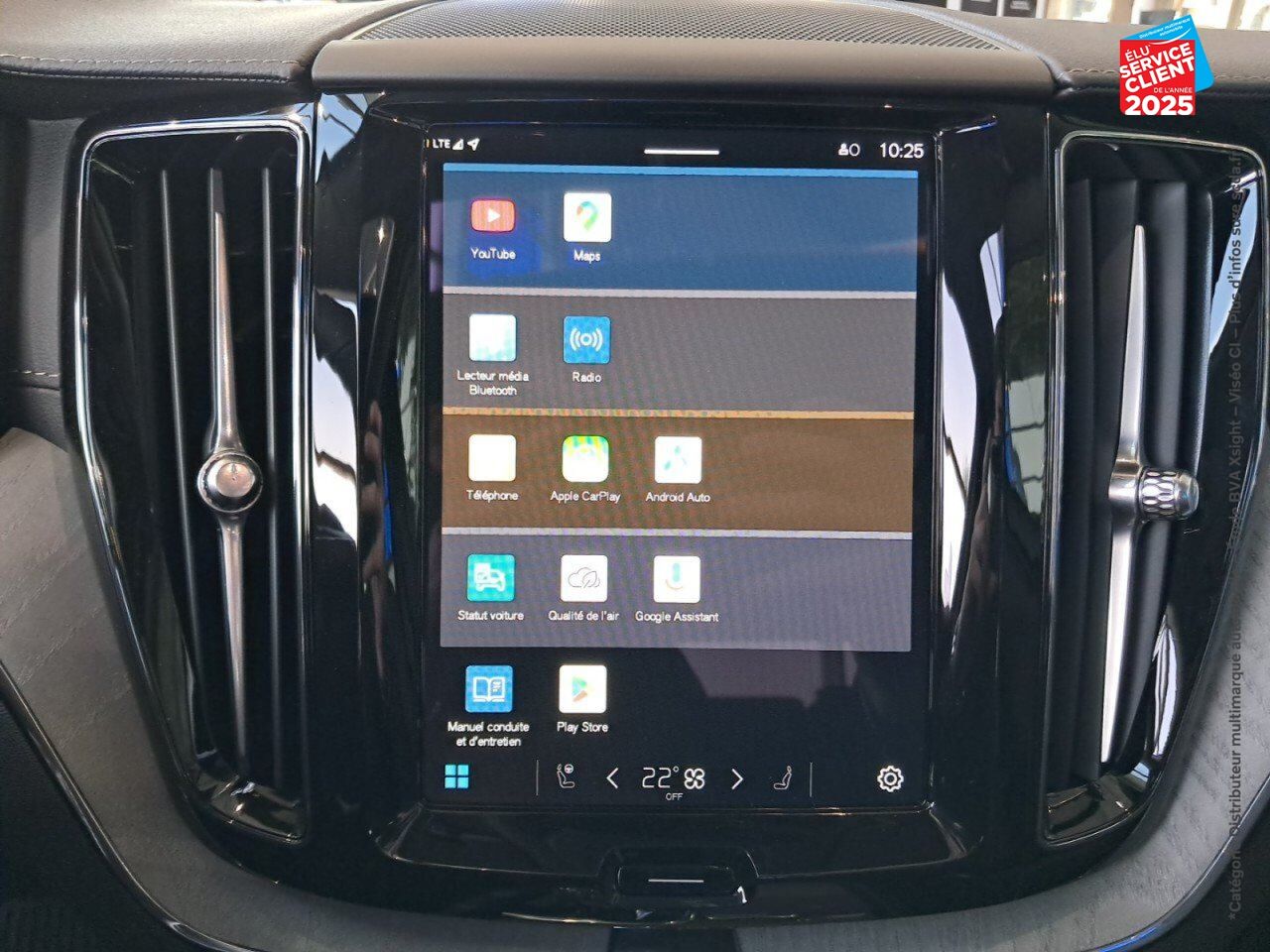 Véhicule d'occasion VOLVO XC60 T6 HYBRIDE RECHARGEABLE 253 + 145CH UTRA STYLE CHROME GEARTRONIC 8 AWD chez Renault Colmar