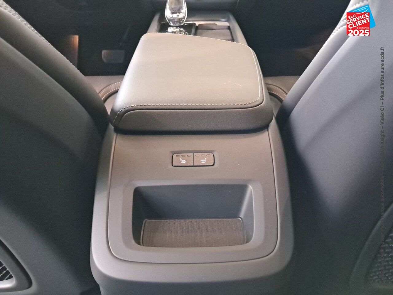 Véhicule d'occasion VOLVO XC60 T6 HYBRIDE RECHARGEABLE 253 + 145CH UTRA STYLE CHROME GEARTRONIC 8 AWD chez Renault Colmar
