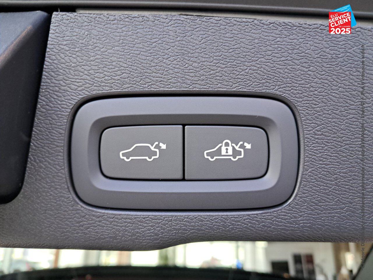 Véhicule d'occasion VOLVO XC60 T6 HYBRIDE RECHARGEABLE 253 + 145CH UTRA STYLE CHROME GEARTRONIC 8 AWD chez Renault Colmar