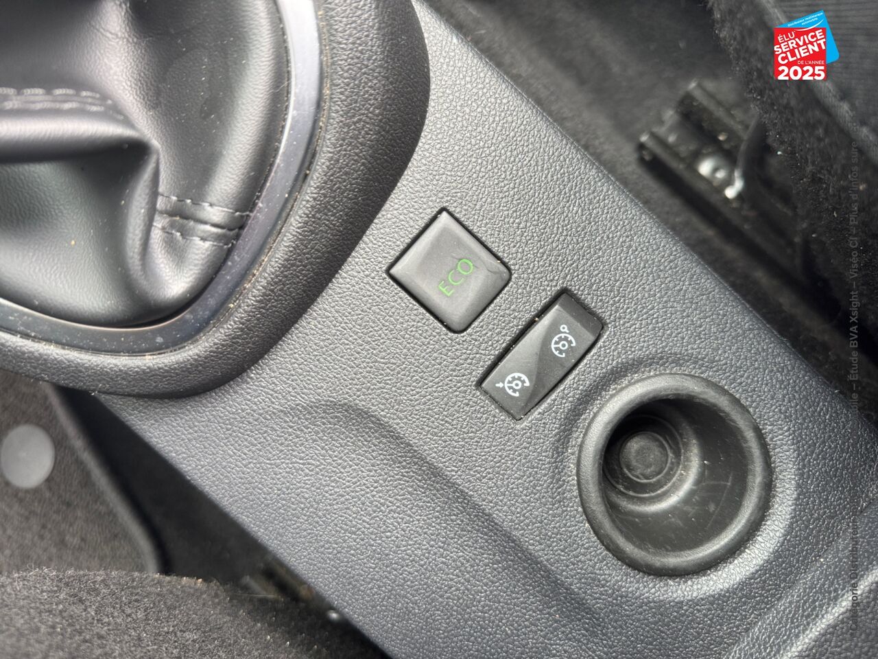 Véhicule d'occasion RENAULT CAPTUR 1.2 TCE 120CH ENERGY INTENS chez Renault Saint-Louis