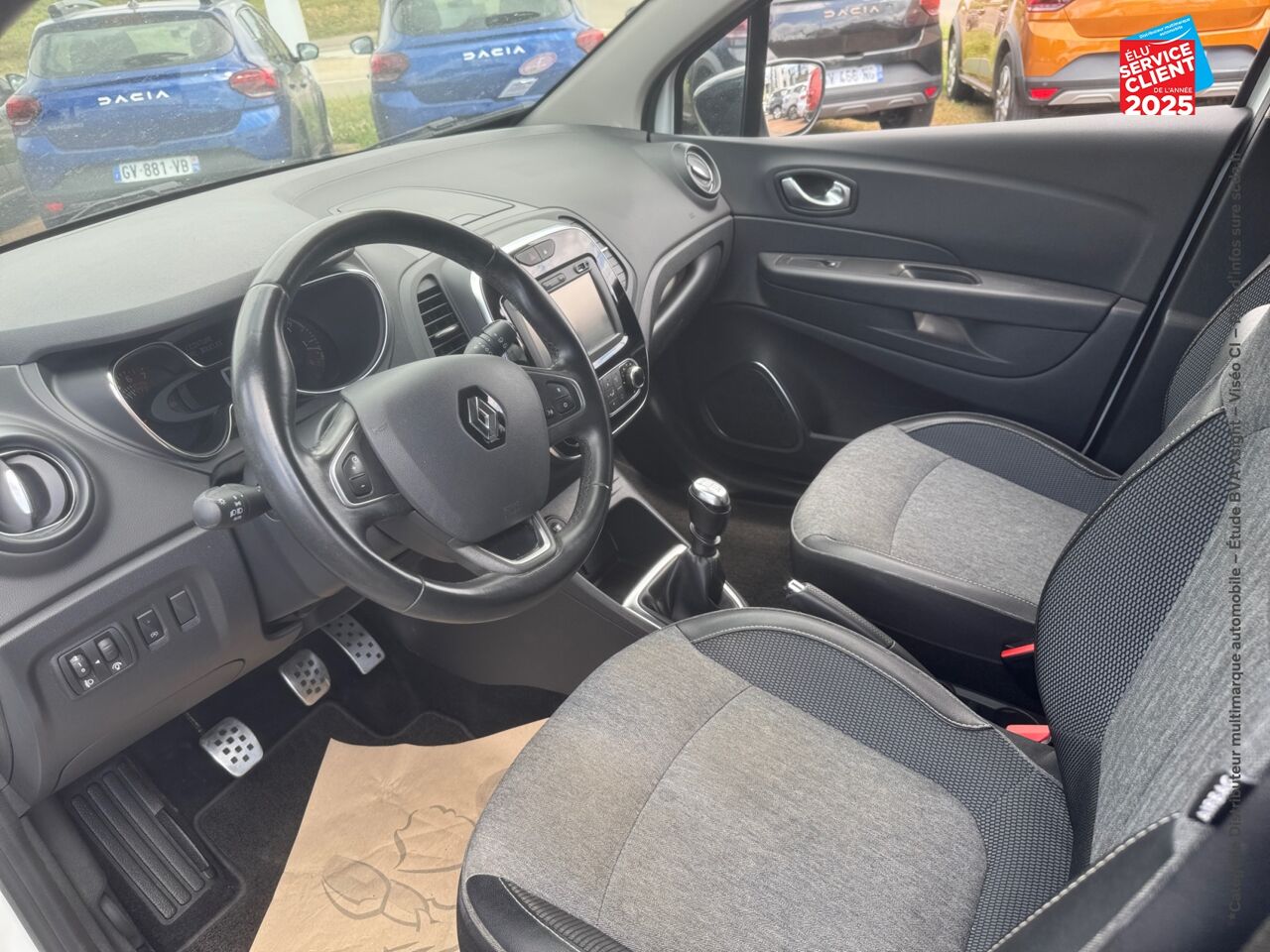 Véhicule d'occasion RENAULT CAPTUR 1.2 TCE 120CH ENERGY INTENS chez Renault Saint-Louis