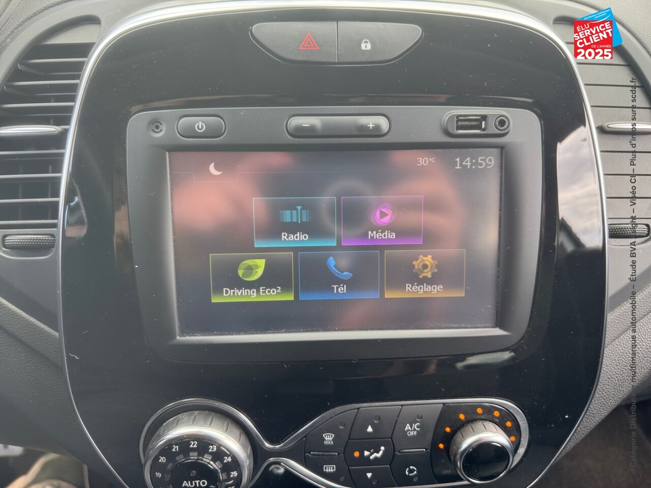 Véhicule d'occasion RENAULT CAPTUR 1.2 TCE 120CH ENERGY INTENS chez Renault Saint-Louis
