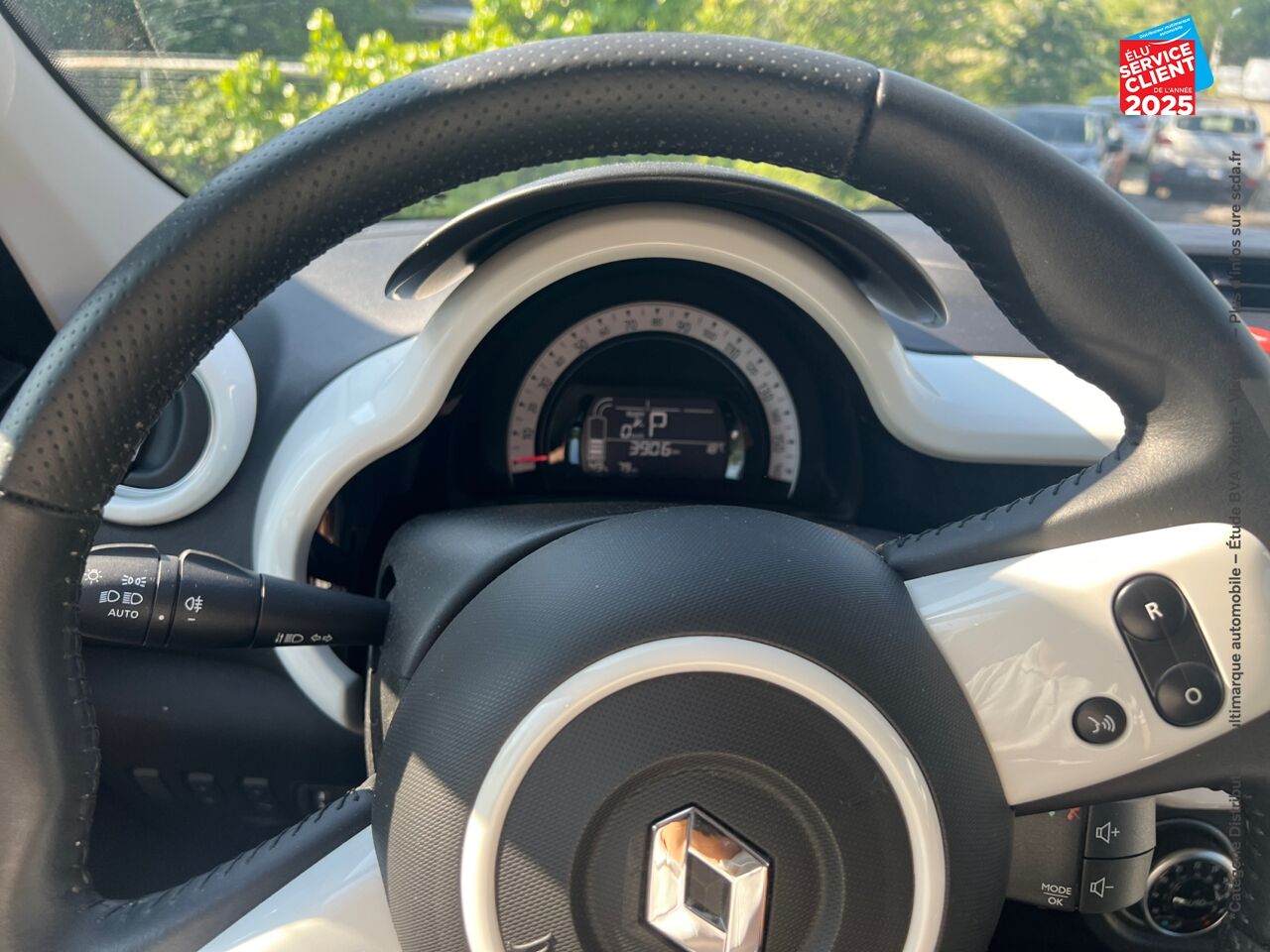 Véhicule d'occasion RENAULT TWINGO E-TECH ELECTRIC INTENS R80 ACHAT INTEGRAL - 21 chez Toyota Thionville