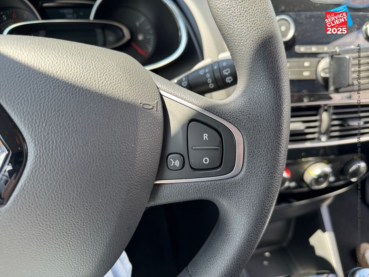 Véhicule d'occasion RENAULT CLIO 0.9 TCE 75CH GENERATION 5P EURO6C chez Toyota Verdun