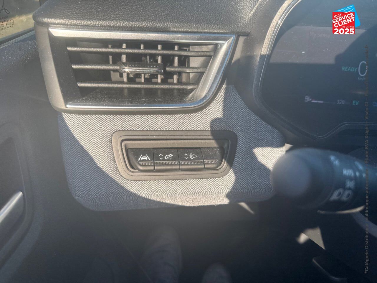 Véhicule d'occasion RENAULT CLIO 1.6 E-TECH 145CH FULL HYBRID TECHNO CAMERA chez Renault Sélestat