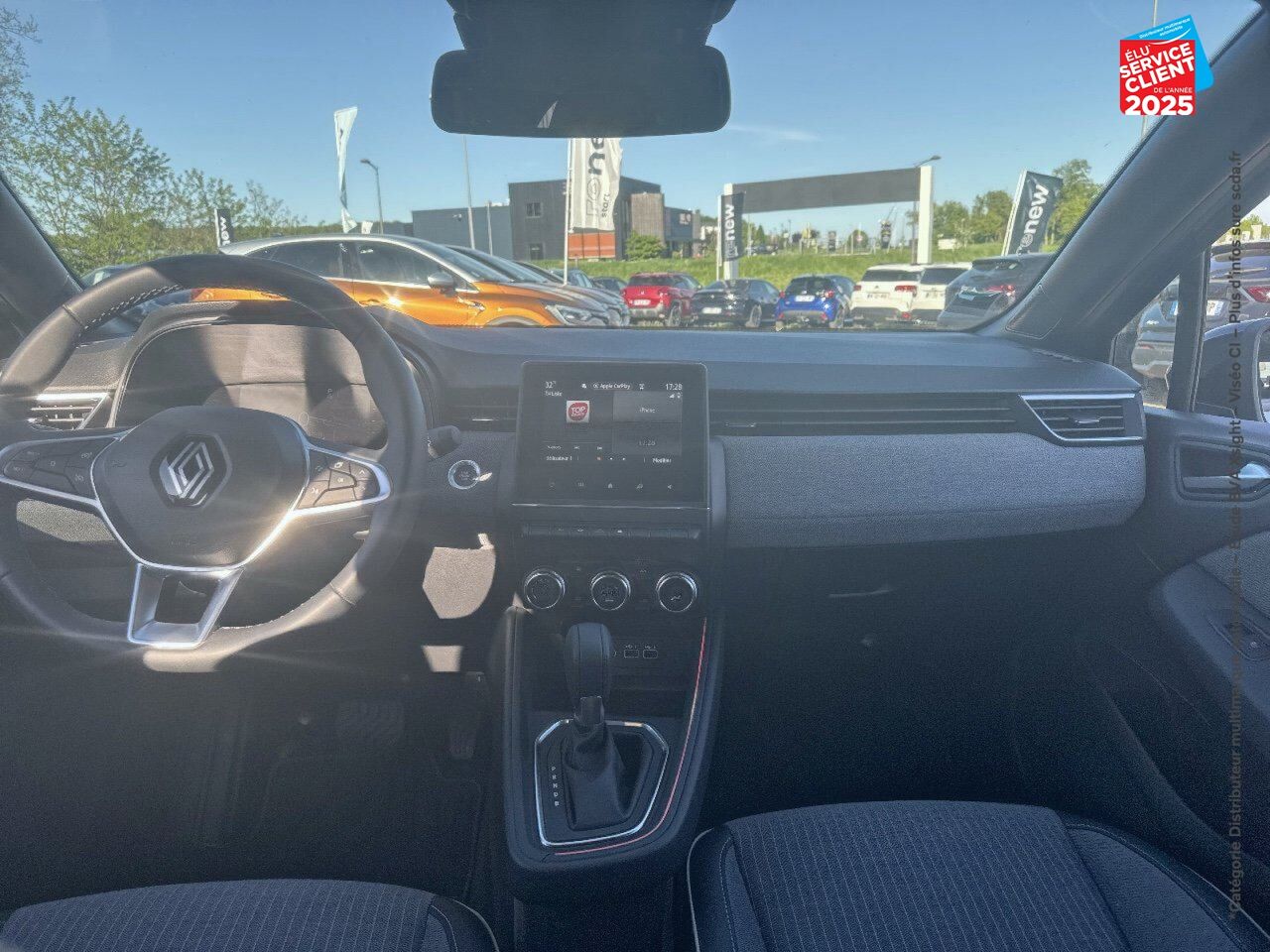 Véhicule d'occasion RENAULT CLIO 1.6 E-TECH 145CH FULL HYBRID TECHNO CAMERA chez Renault Sélestat