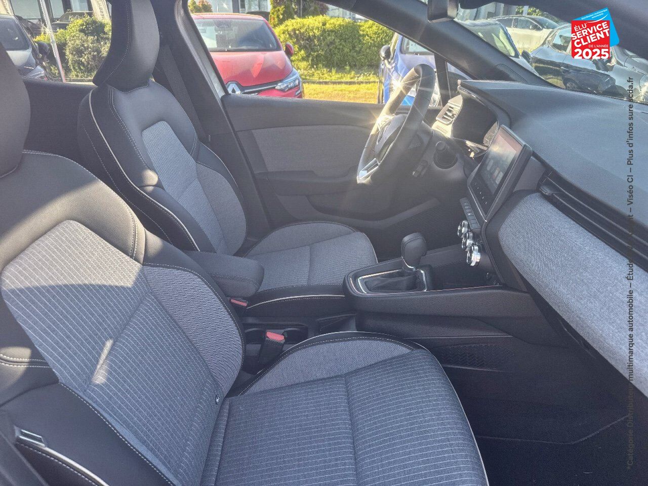 Véhicule d'occasion RENAULT CLIO 1.6 E-TECH 145CH FULL HYBRID TECHNO CAMERA chez Renault Sélestat