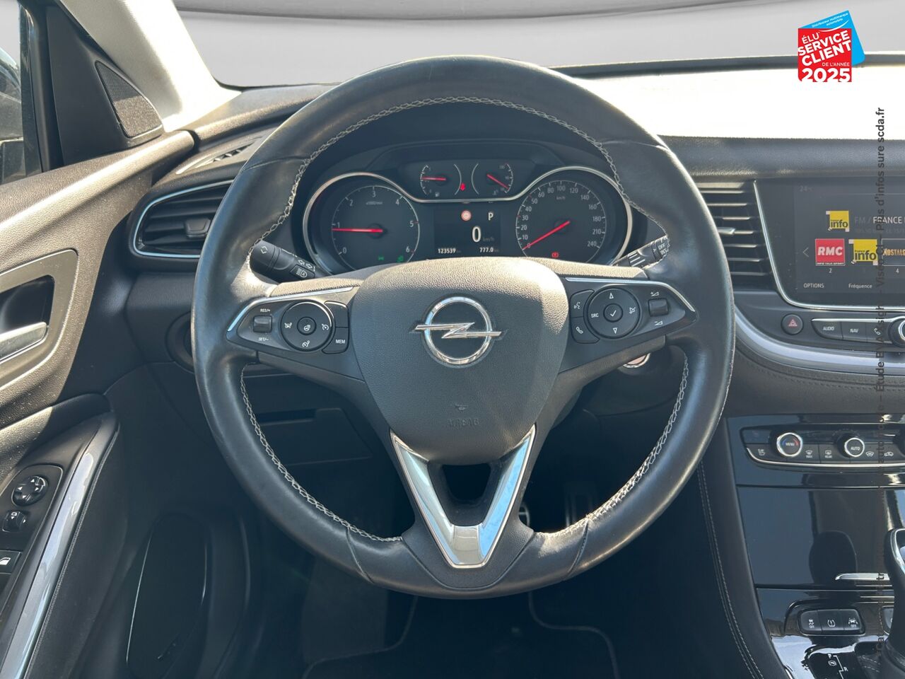 Véhicule d'occasion OPEL GRANDLAND X 2.0 D 177CH ULTIMATE BVA8 TPANO SIEGE CHAUF VENTIL CAMERA chez Opel Besançon