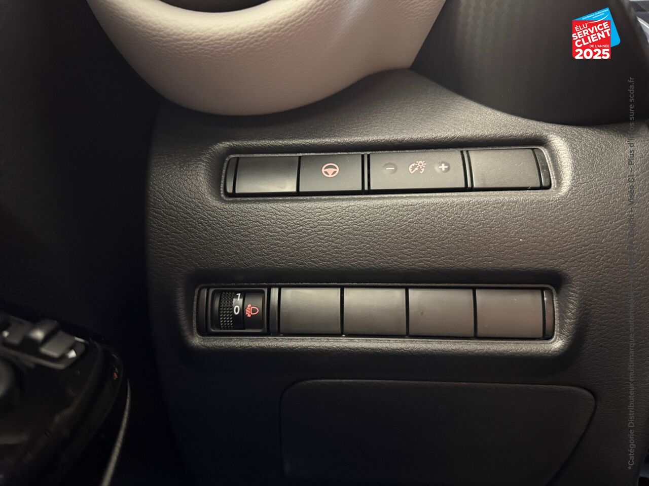 Véhicule d'occasion NISSAN JUKE 1.6 HYBRID 143CH PREMIERE EDITION 2023 SIEGES CUIR CAMERA chez Nissan Juke occasion