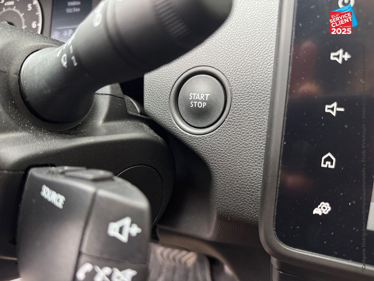 Véhicule d'occasion DACIA DUSTER 1.3 TCE 150CH FAP JOURNEY 4X2 EDC CAMERA chez Renault Saint-Louis