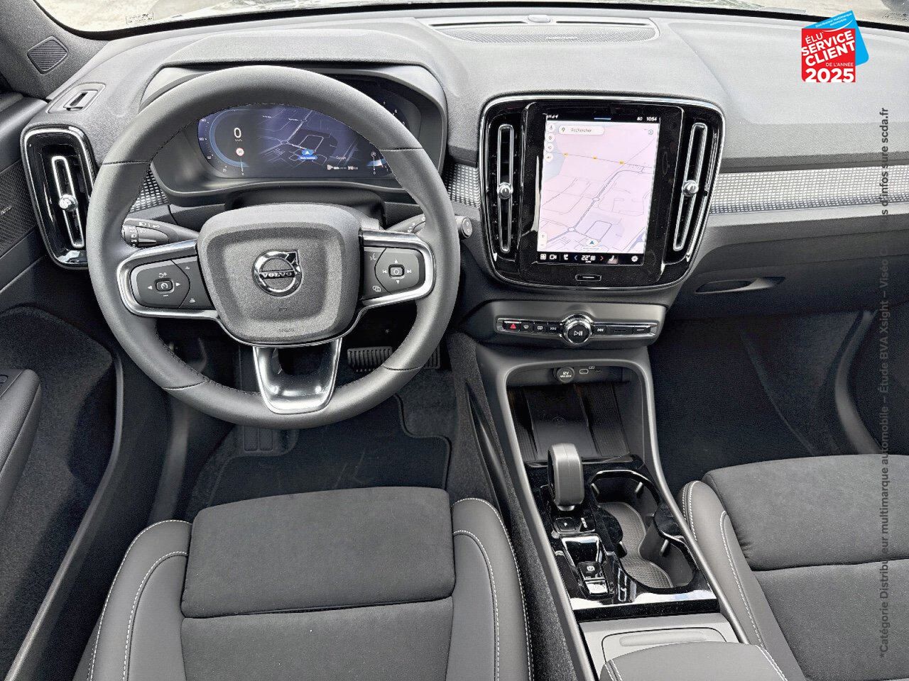 Véhicule d'occasion VOLVO XC40 B3 163CH BLACK EDITION DCT 7 chez BMW Besançon
