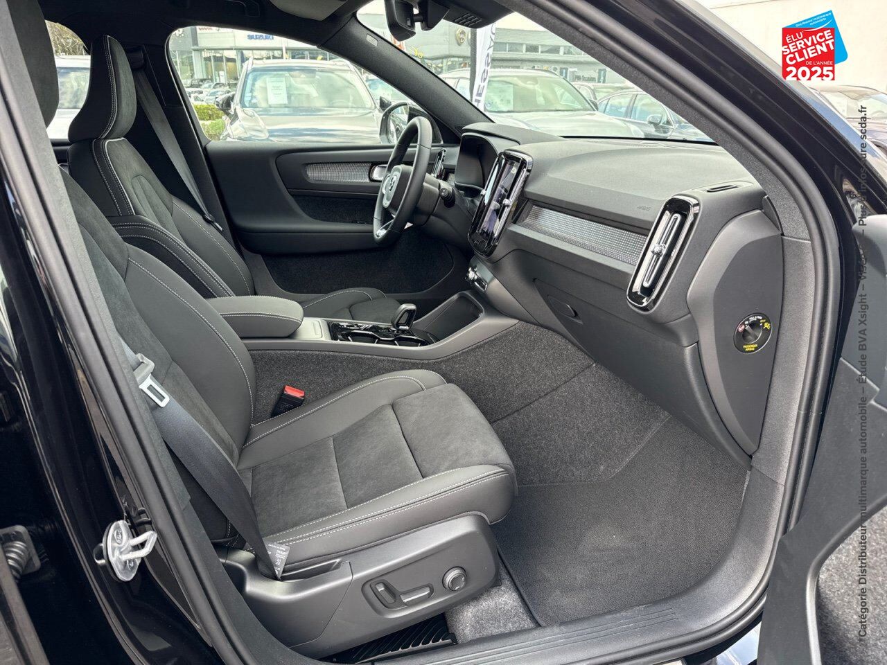 Véhicule d'occasion VOLVO XC40 B3 163CH BLACK EDITION DCT 7 chez BMW Besançon