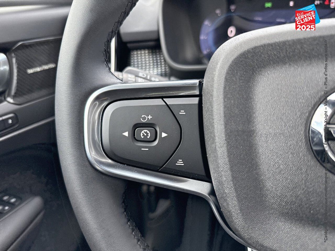 Véhicule d'occasion VOLVO XC40 B3 163CH BLACK EDITION DCT 7 chez BMW Besançon