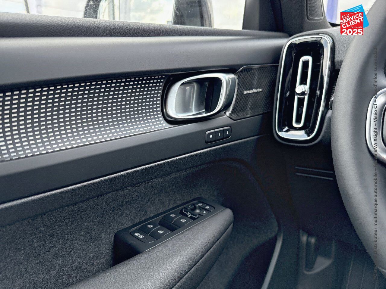 Véhicule d'occasion VOLVO XC40 B3 163CH BLACK EDITION DCT 7 chez BMW Besançon