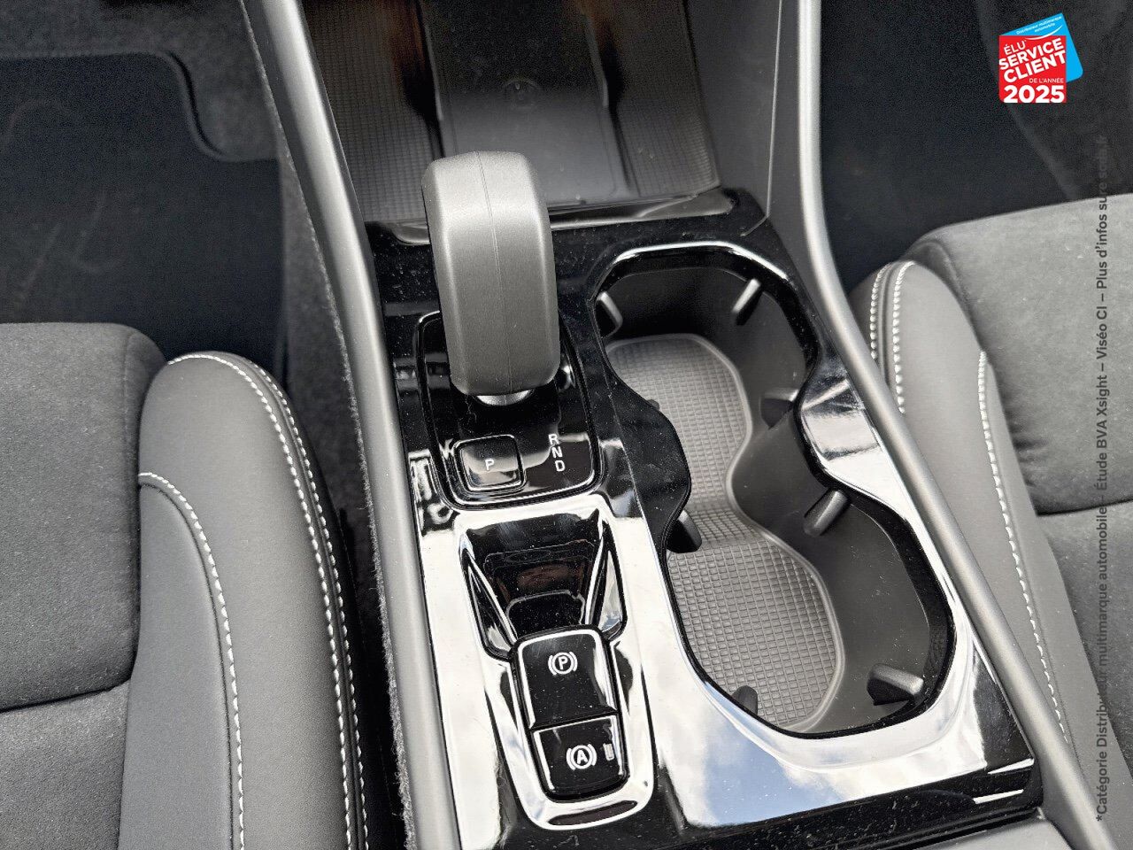 Véhicule d'occasion VOLVO XC40 B3 163CH BLACK EDITION DCT 7 chez BMW Besançon