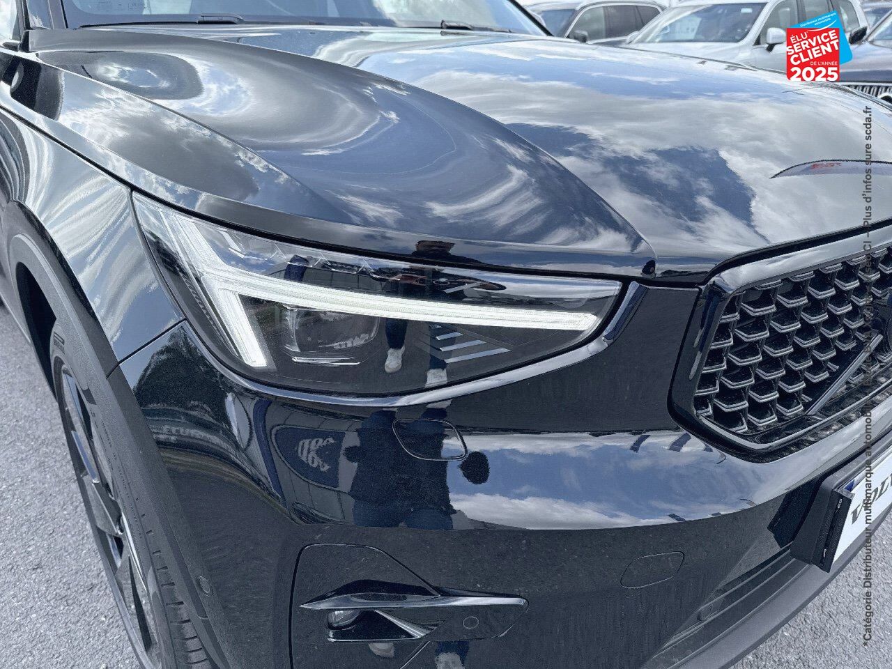 Véhicule d'occasion VOLVO XC40 B3 163CH BLACK EDITION DCT 7 chez BMW Besançon