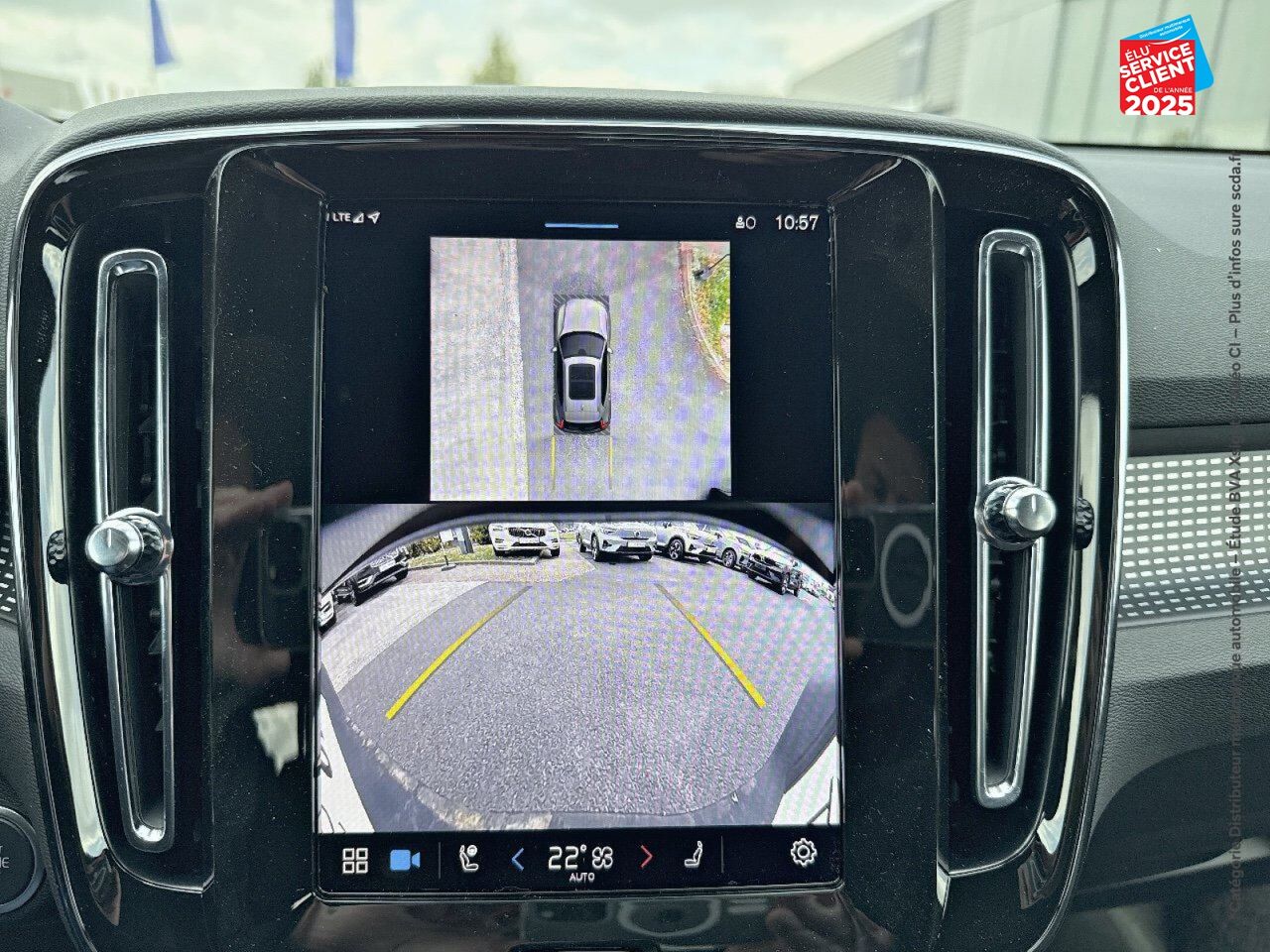 Véhicule d'occasion VOLVO XC40 B3 163CH BLACK EDITION DCT 7 chez BMW Besançon