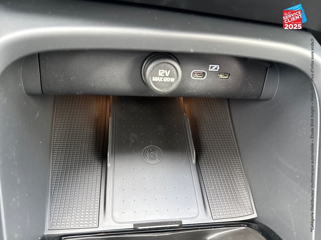 Véhicule d'occasion VOLVO XC40 B3 163CH BLACK EDITION DCT 7 chez BMW Besançon