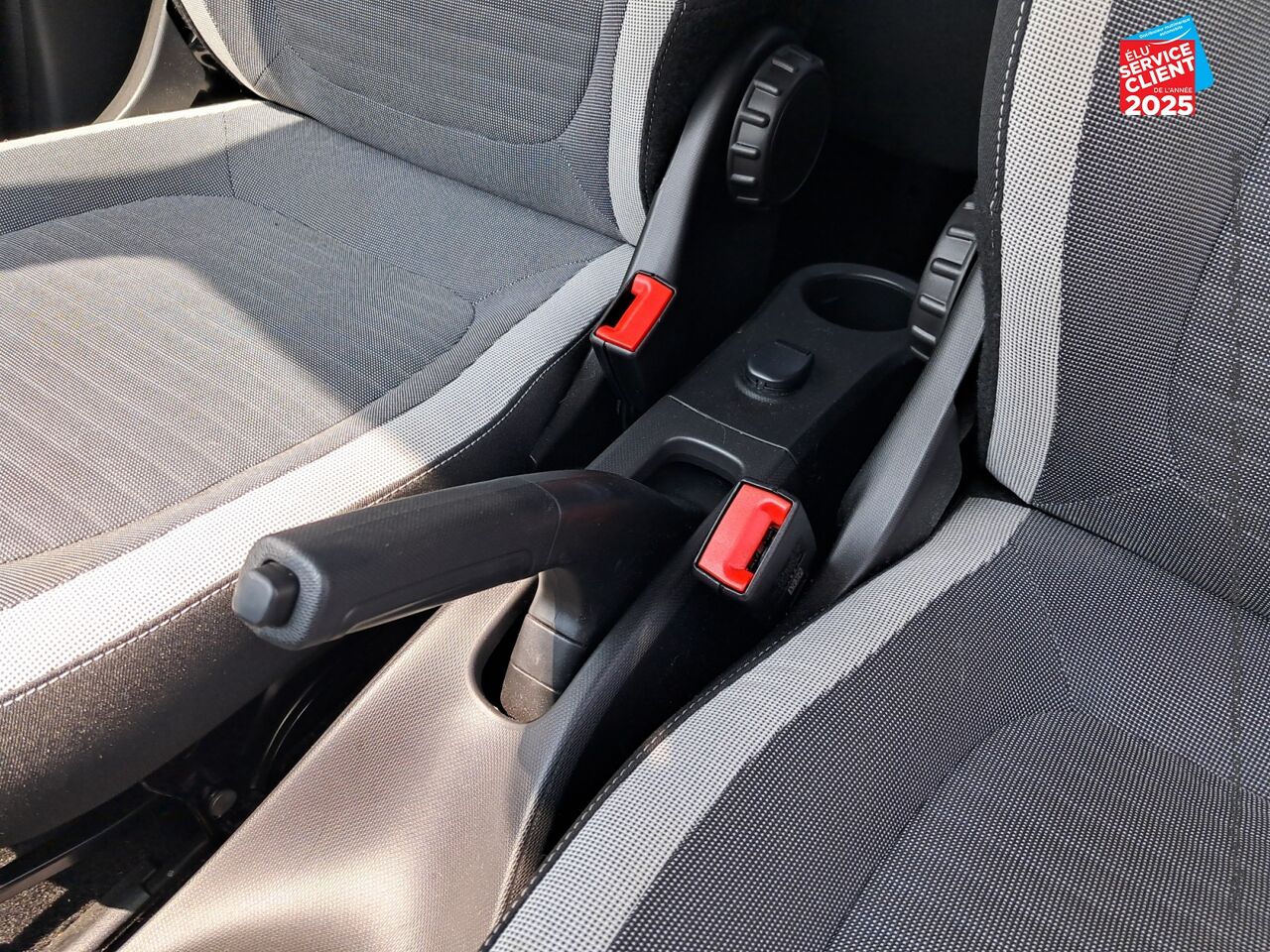 Véhicule d'occasion RENAULT TWINGO 1.0 SCE 65CH EQUILIBRE chez Nissan Dijon